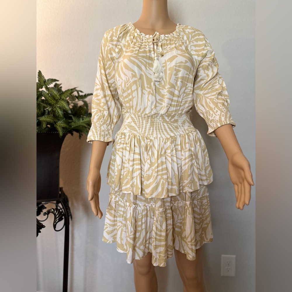 Cute dress new with tags in size small. Khaki and white, and is not see through.